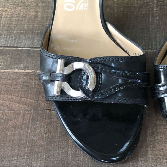 Salvatore Ferragamo Gancini Heels 7.5 B - Picture 4 of 16